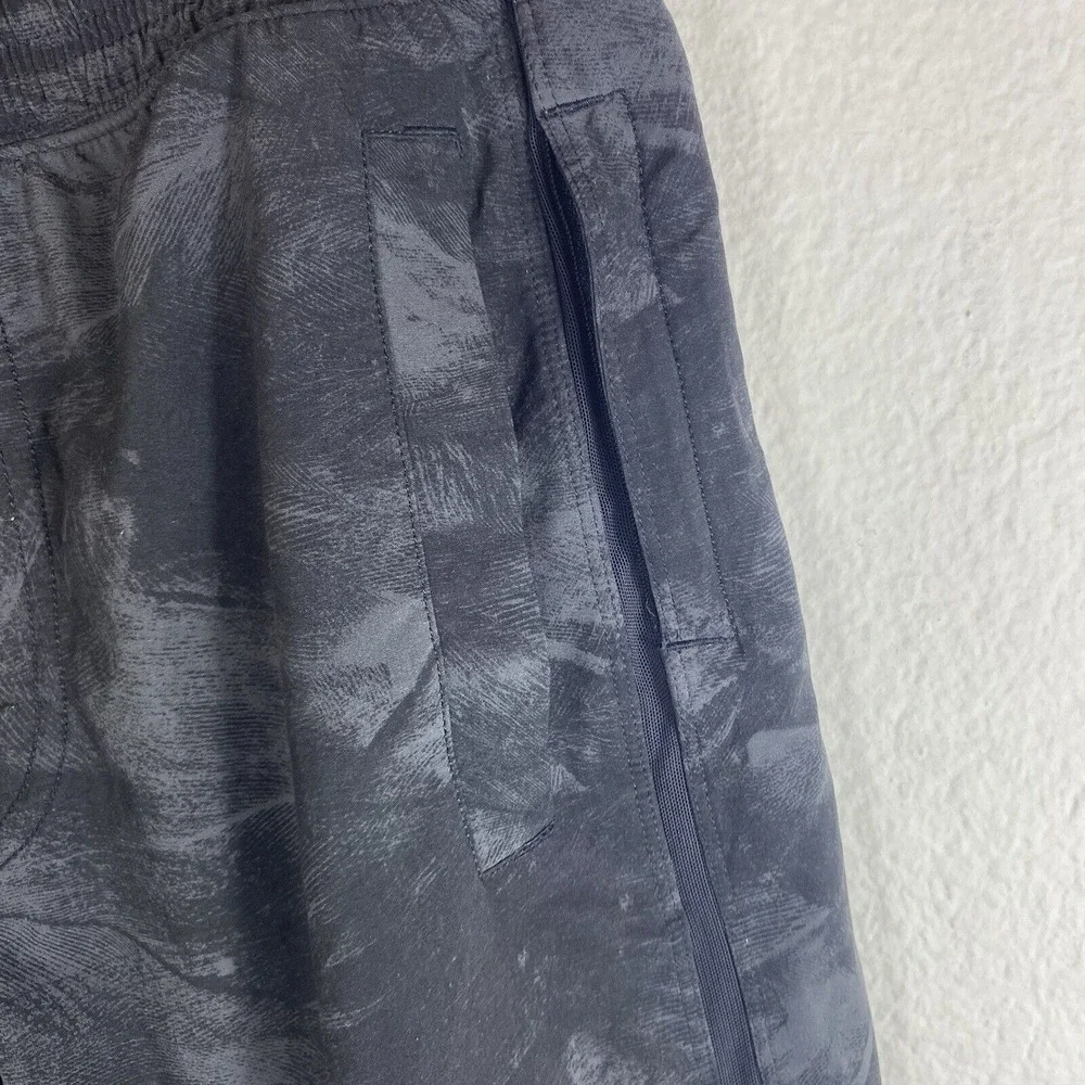 Lululemon Pace Breaker Men's Small Lined Short 9